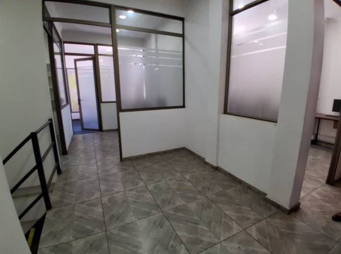 OFICINA Madrid entre Santa Elvira y Victoria