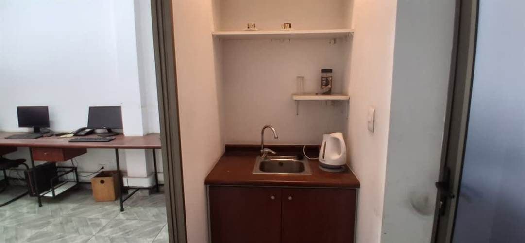 OFICINA Madrid entre Santa Elvira y Victoria