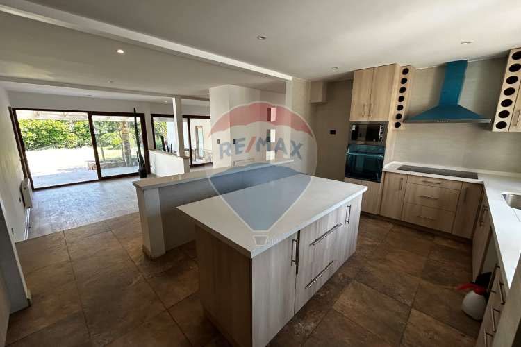 Impresionante casa en chicureo: espacio y confort