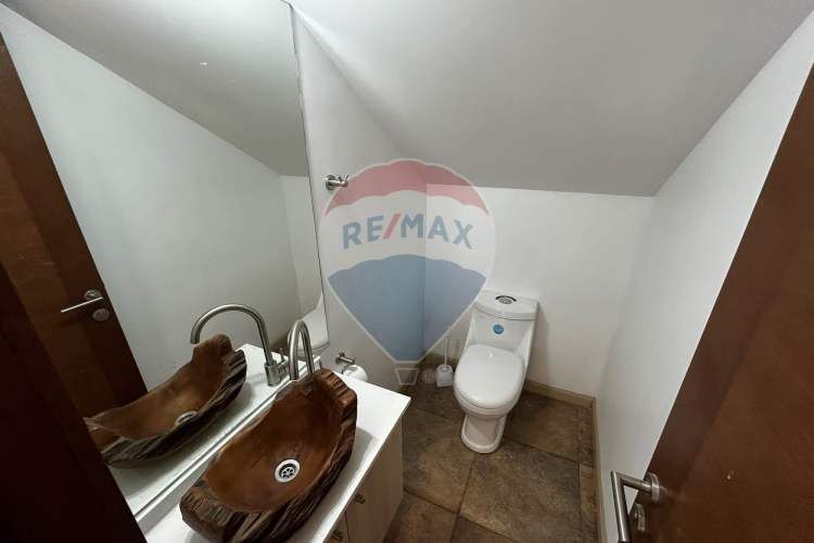 Impresionante casa en chicureo: espacio y confort