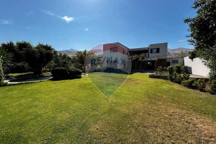 Impresionante casa en chicureo: espacio y confort