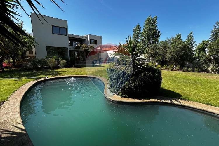 Impresionante casa en chicureo: espacio y confort