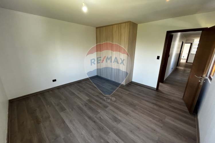 Impresionante casa en chicureo: espacio y confort