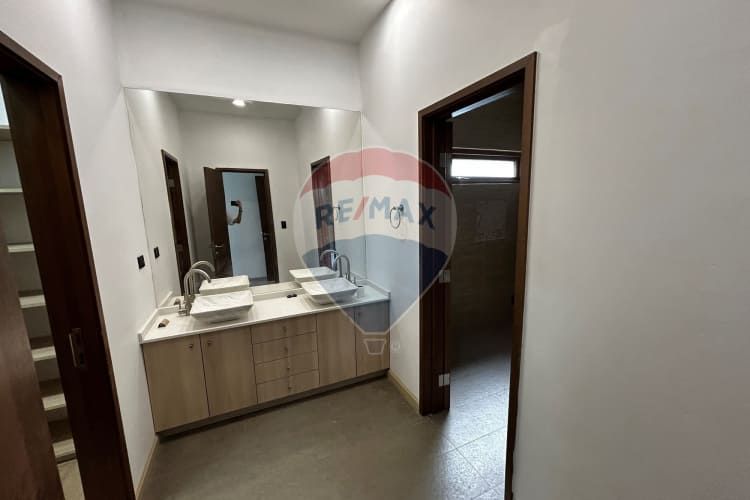 Impresionante casa en chicureo: espacio y confort