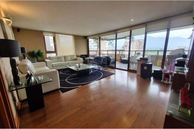 Amplio y luminoso departamento