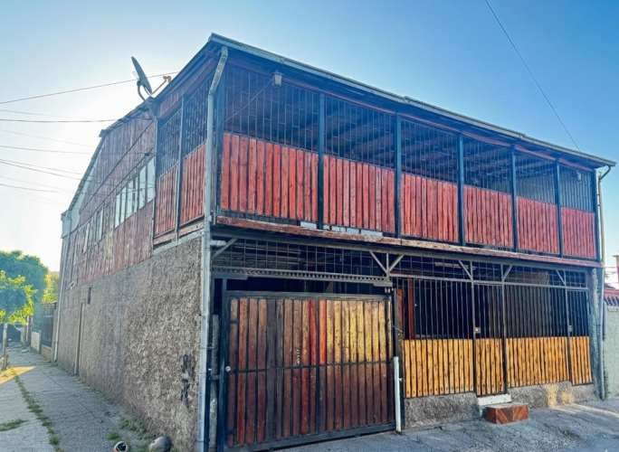 PROPIEDAD CON 4 DEPTO + CASA PRINCIPAL