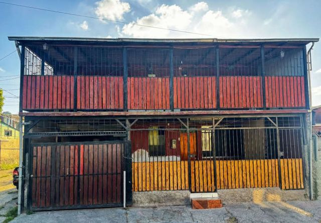 PROPIEDAD CON 4 DEPTO + CASA PRINCIPAL