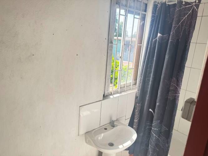 PROPIEDAD CON 4 DEPTO + CASA PRINCIPAL