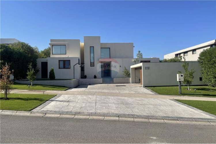 Casa a pasos colegio alemán, san anselmo, chicureo