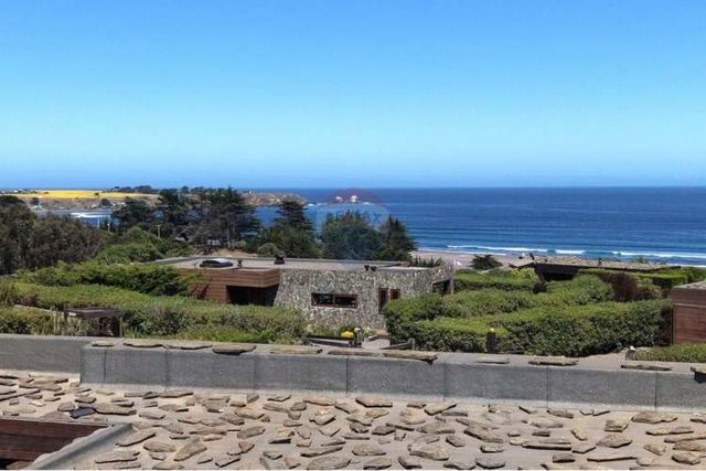 Exclusiva casa en punta de lobos