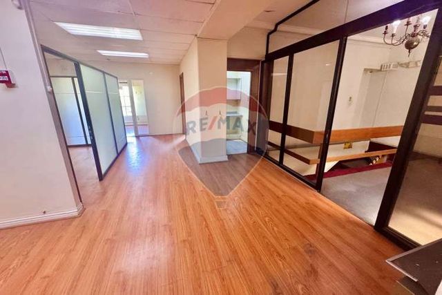 Se arrienda amplia oficina en centro stgo