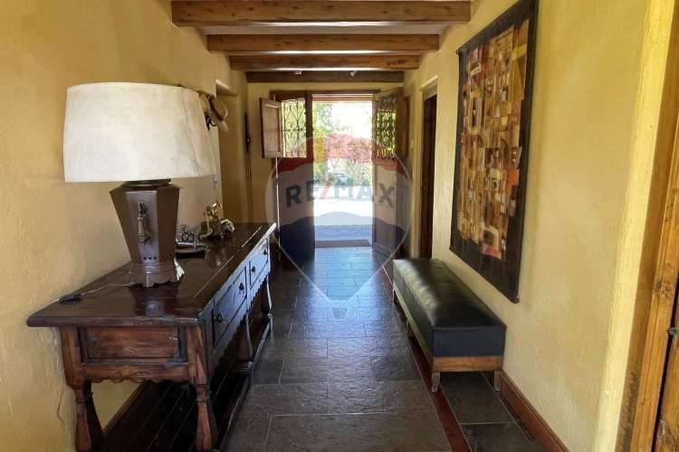 Preciosa casa chilena diseño, sector piedra roja