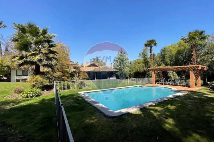 Preciosa casa chilena diseño, sector piedra roja