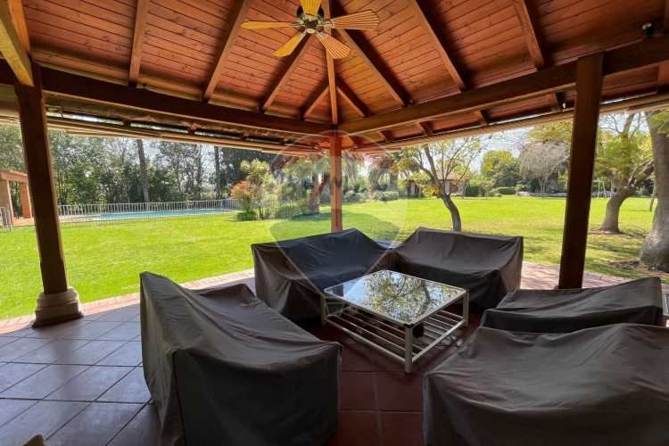 Preciosa casa chilena diseño, sector piedra roja