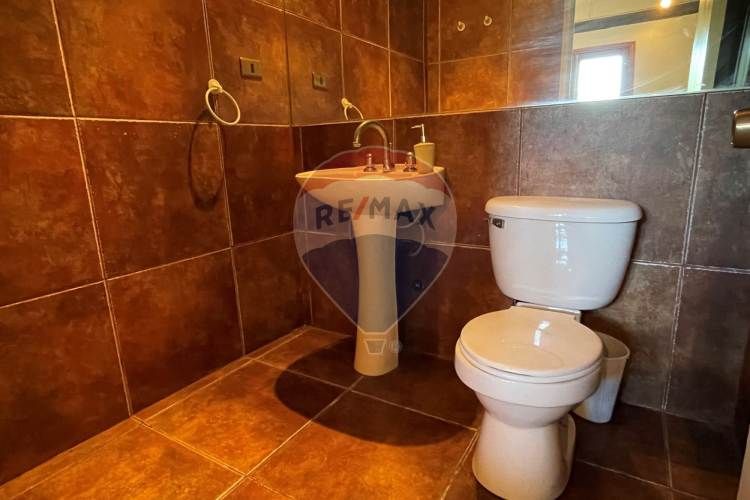 Preciosa casa chilena diseño, sector piedra roja