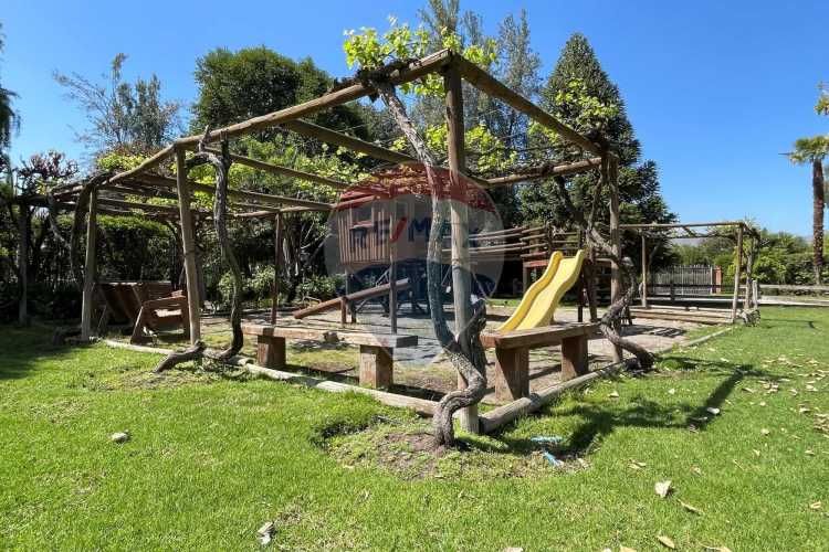 Preciosa casa chilena diseño, sector piedra roja