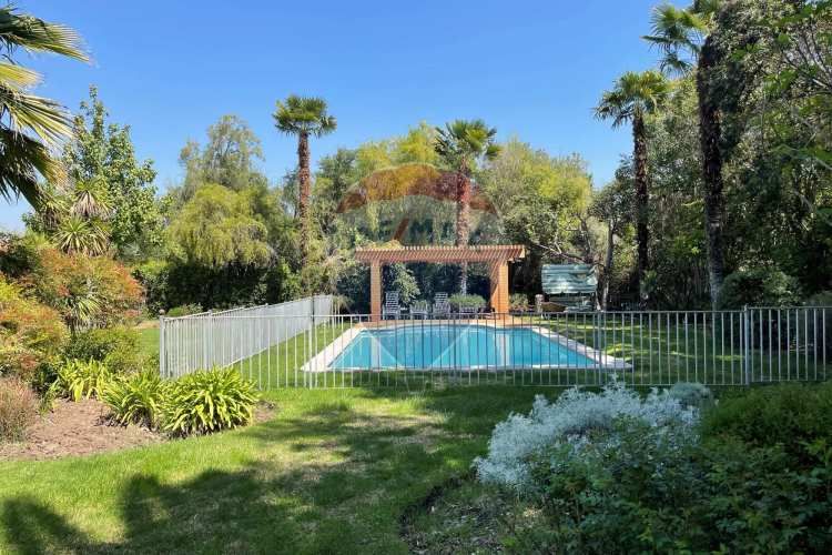 Preciosa casa chilena diseño, sector piedra roja