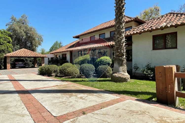 Preciosa casa chilena diseño, sector piedra roja