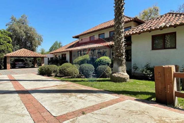 Preciosa casa chilena diseño, sector piedra roja