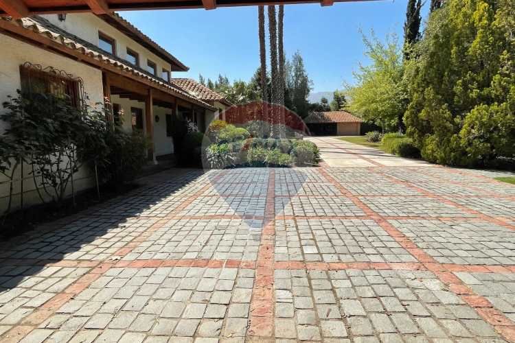 Preciosa casa chilena diseño, sector piedra roja