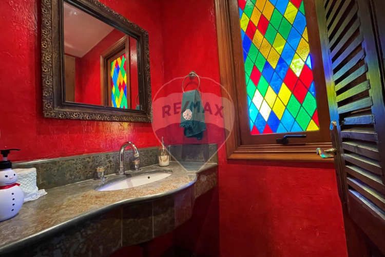 Preciosa casa chilena diseño, sector piedra roja