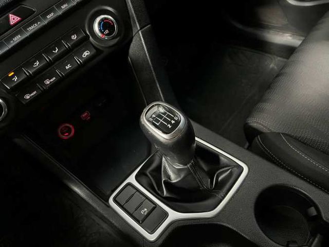 KIA SPORTAGE LX 2.0 MT