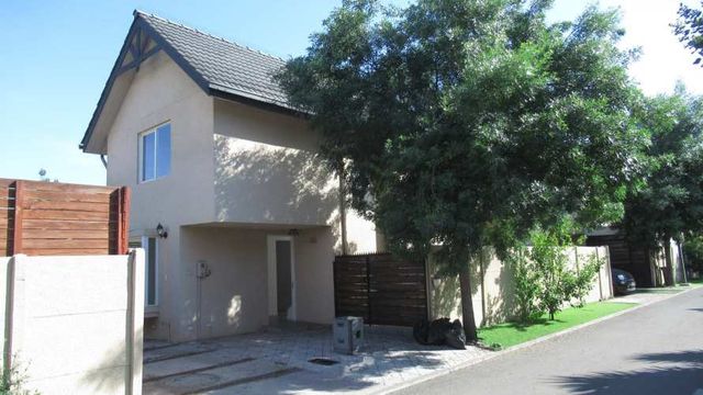 Venta, Casa Renovada, Condominio Laguna Norte, Lampa