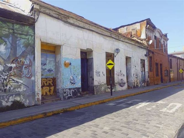 INDUSTRIAL Propiedad industrial antigua, ideal para inversión en zona en renovación y desarrollo.