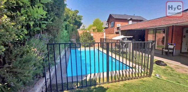 SECTOR LAS PIRCAS VENTA CASA CON PISCINA