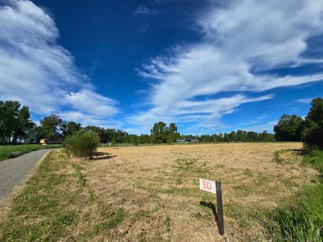 Se vende exclusiva parcela Condominio Doña Inés