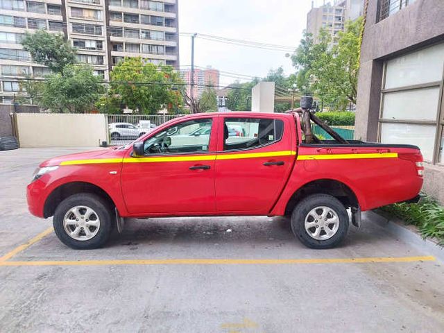 Mitsubishi L200 KATANA D CAB CRM 4X4 2.4 año 2019
