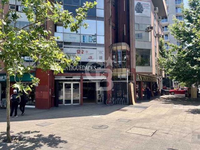 Galería Los Anticuarios Dos Locales Comerciales Juntos