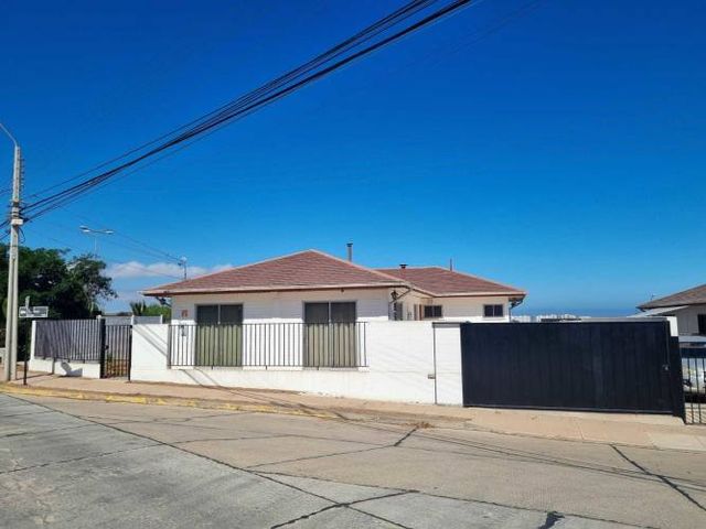 Se Vende casa Av. Cisternas La Serena (132012)