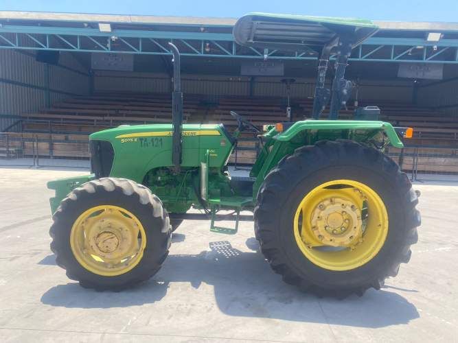TRACTOR Marca JOHN DEERE Modelo 5075E Año 2020