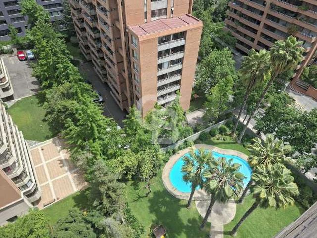 Departamento de lujo, 4D+servicio, terraza y amenities.