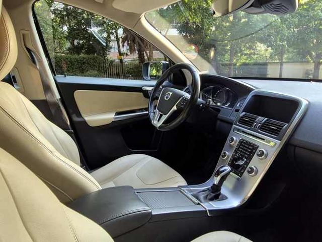 VOLVO XC60 LIMITED D5 AWD 2017 DIESEL