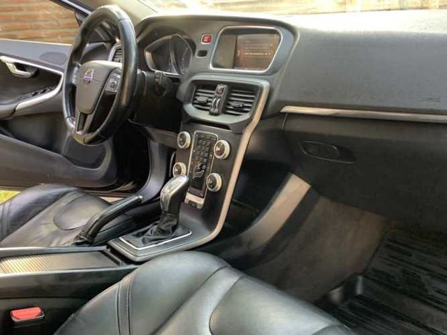 Volvo v40 DIÉSEL 2.0 AUT