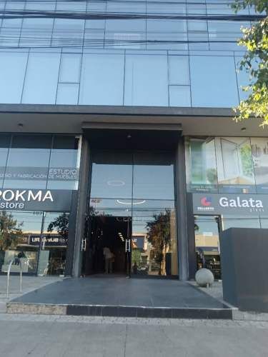 Elegante y hermosa oficina en edificio Business Center