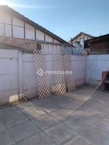 CASA Exequiel Fernandez / Monseñor Carlos Casanueva