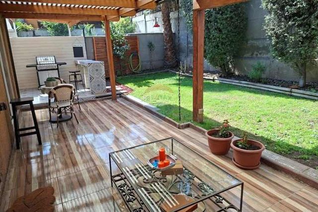 Recién renovada en condominio 4d sala de estar