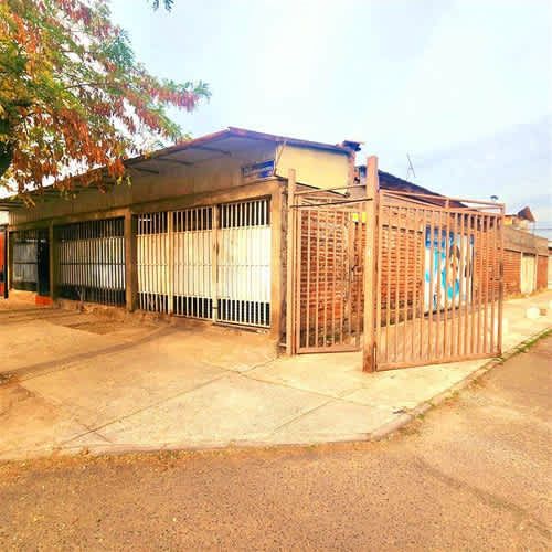 Casa CASA EN VENTA DE 3H, 2B, 2ESTC + BOG EN PUENTE ALTO AV.