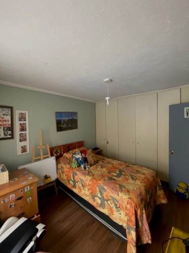 OPORTUNIDAD - AMPLIA CASA con PISCINA, TERRAZA y QUINCHO.