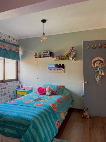 OPORTUNIDAD - AMPLIA CASA con PISCINA, TERRAZA y QUINCHO.