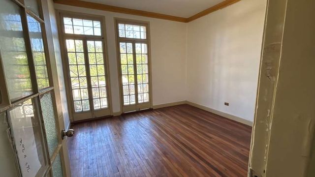 Amplio Depto de 100 mts2, 2 Piezas grandes en Uruguay 470