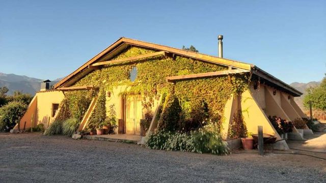 GRAN Y HERMOSA CASA EN OLMUE DE 340 M2