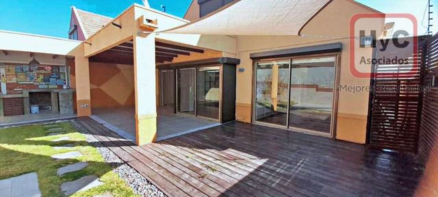 EN EXCLUSIVO SECTOR LA FLORIDA ALTO, CASA CON 4 DORMITORIOS, 3 BAÑOS, QUINCHO