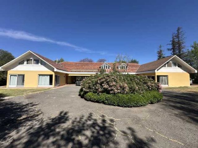 SE VENDE CASA 900M2 - 10 DORMITORIOS-PISCINA- CHICUREO