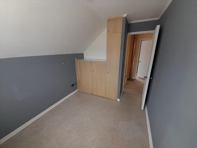 Casa de esquina, amplia, en lugar tranquilo y con áreas verdes