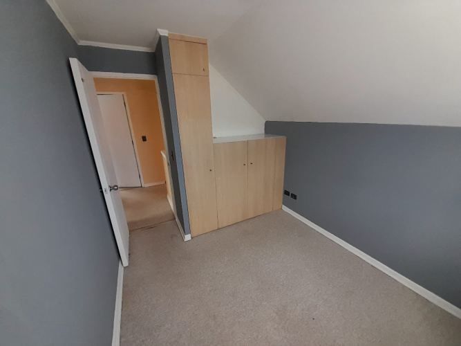 Casa de esquina, amplia, en lugar tranquilo y con áreas verdes