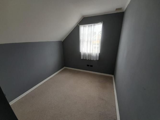 Casa de esquina, amplia, en lugar tranquilo y con áreas verdes